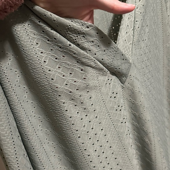 SHEIN Curve Women’s Sage Green Eyelet Pattern Longsleeve V Neck Blouse Size 1XL - Picture 3 of 6